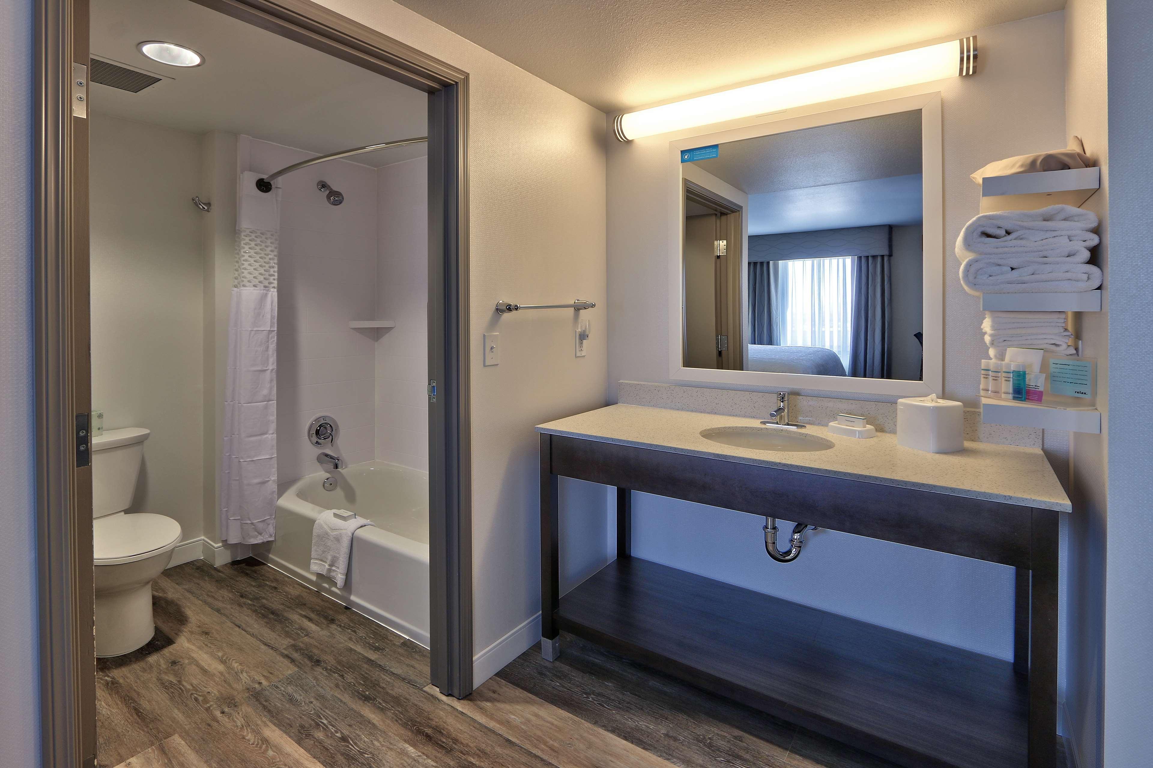 Hampton Inn & Suites Albuquerque Airport Bagian luar foto