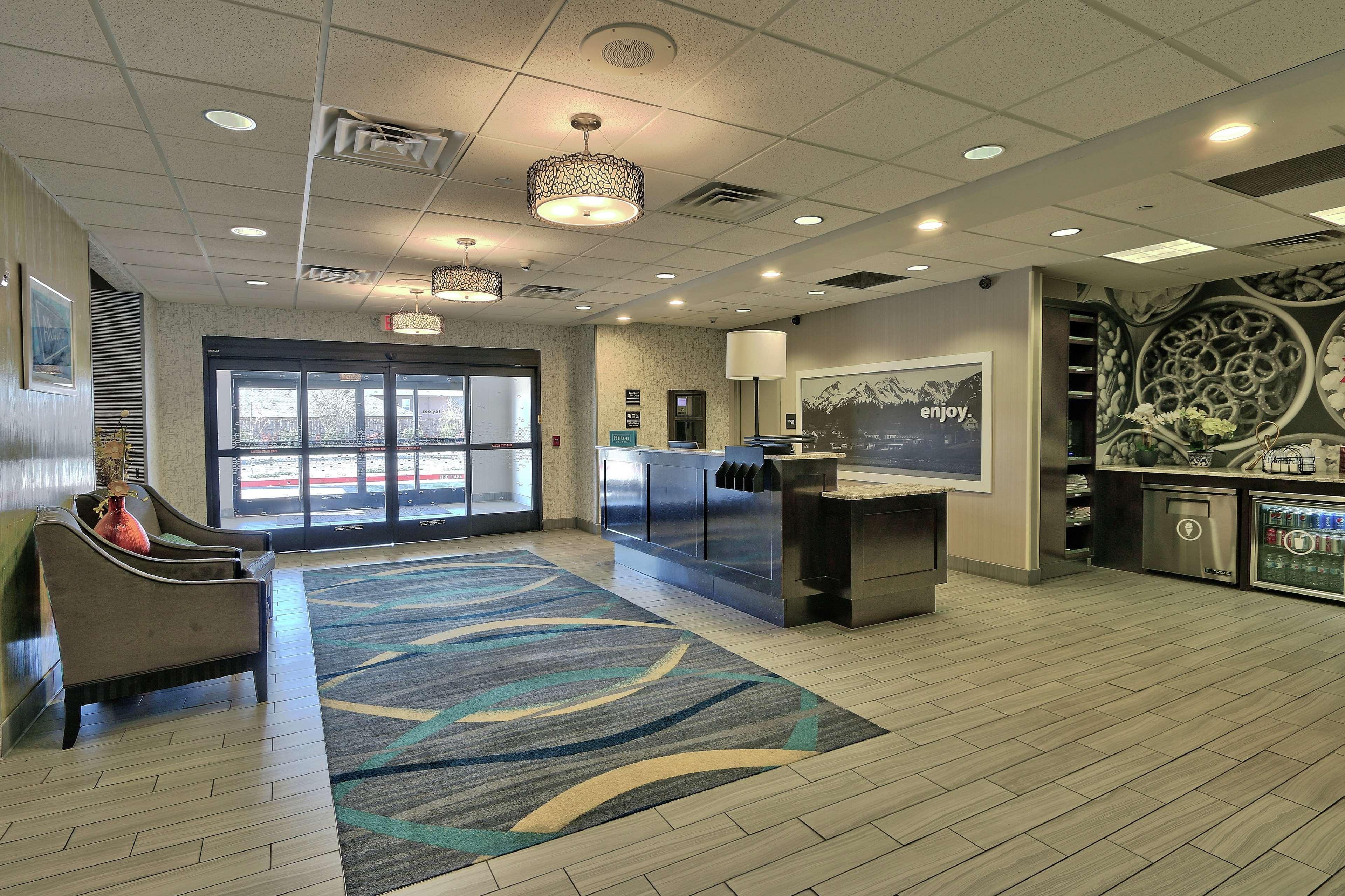 Hampton Inn & Suites Albuquerque Airport Bagian luar foto